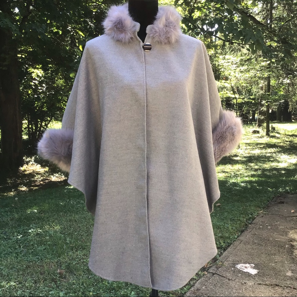 NWT Faux fur collar and sleeve cape